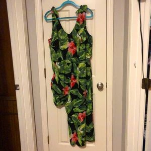 Jumper w/ flare legs & built in underneath tank/shorts. Size 16 brand Luxology.